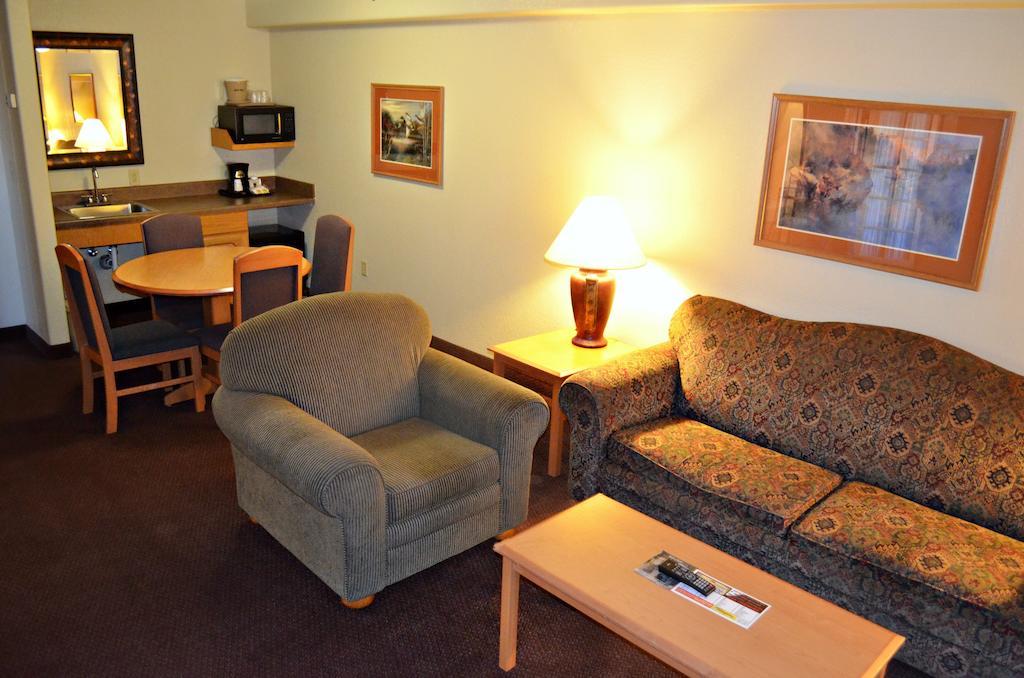 Fossil Creek Hotel & Suites Russell Luaran gambar