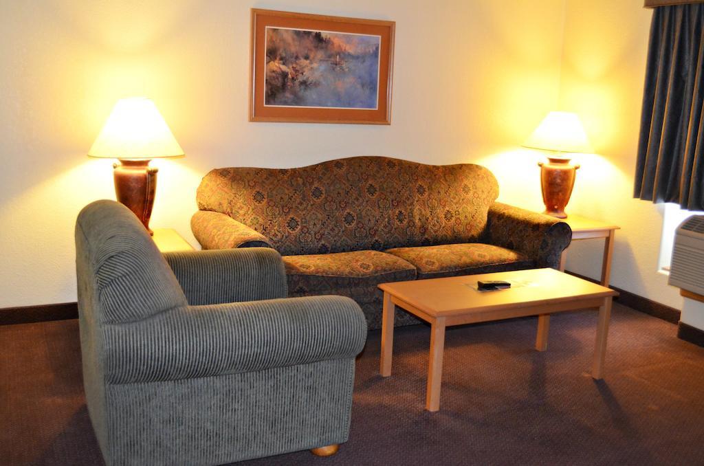 Fossil Creek Hotel & Suites Russell Luaran gambar