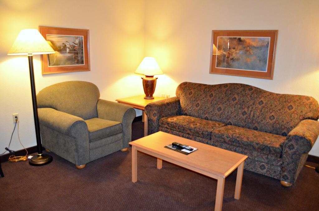 Fossil Creek Hotel & Suites Russell Bilik gambar