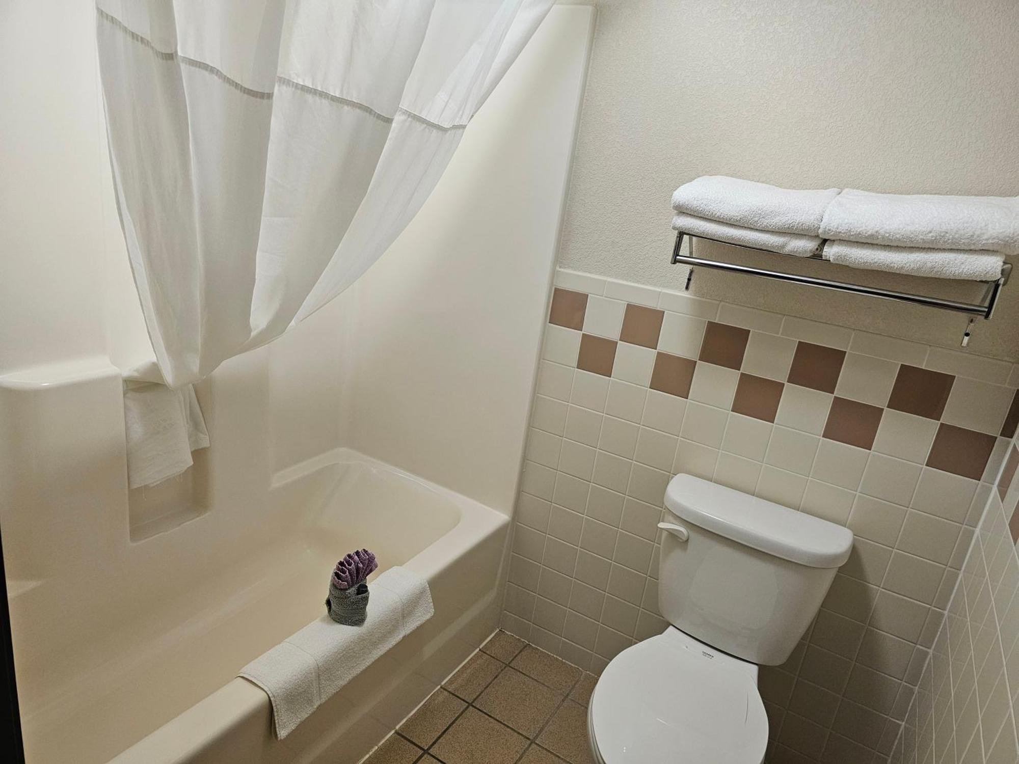 Fossil Creek Hotel & Suites Russell Luaran gambar