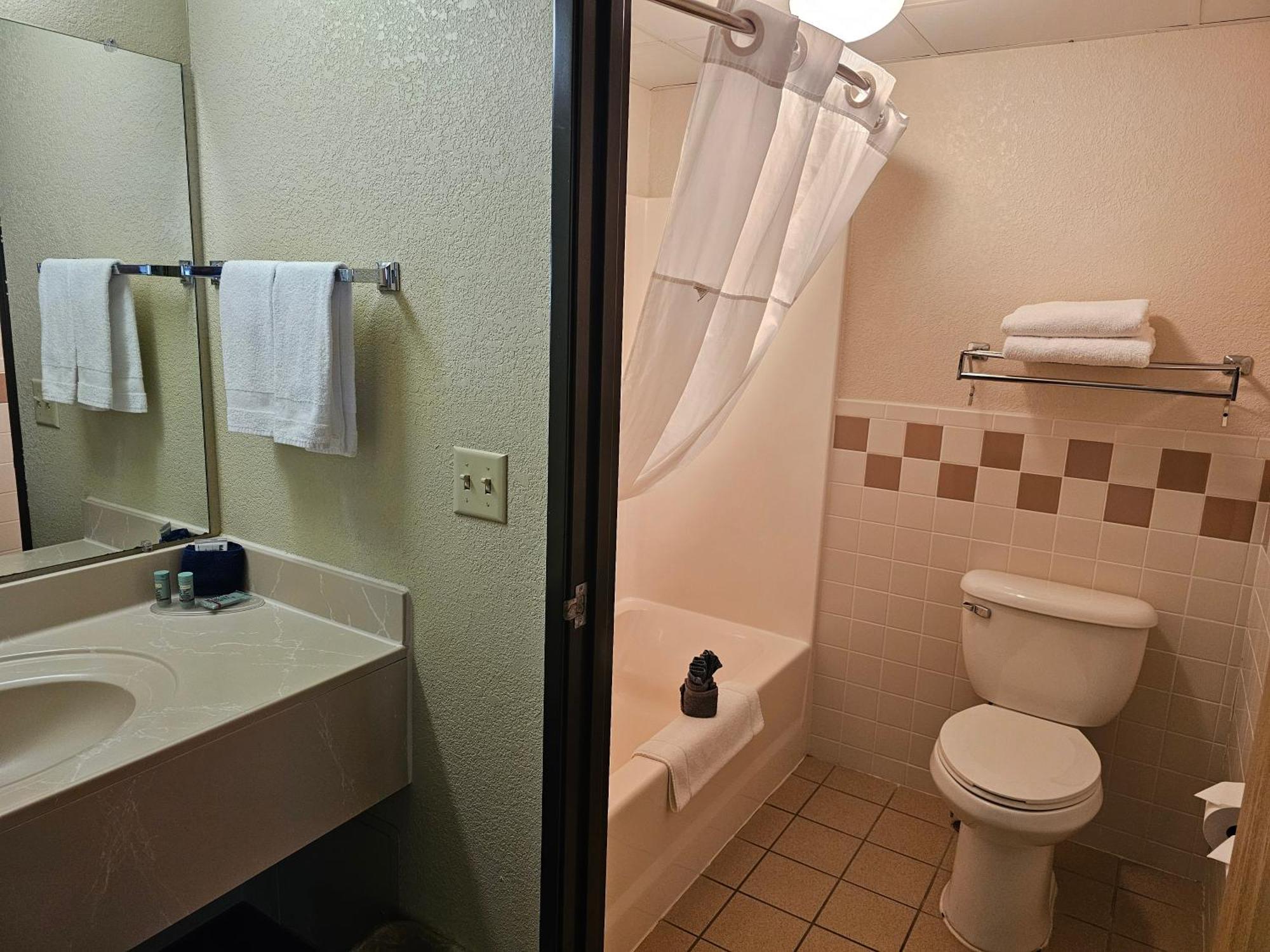 Fossil Creek Hotel & Suites Russell Luaran gambar