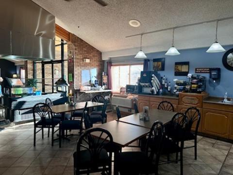 Fossil Creek Hotel & Suites Russell Luaran gambar