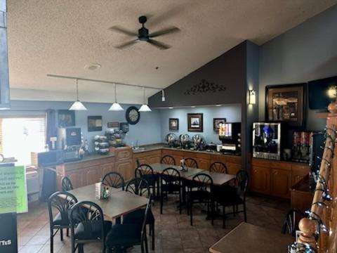 Fossil Creek Hotel & Suites Russell Luaran gambar