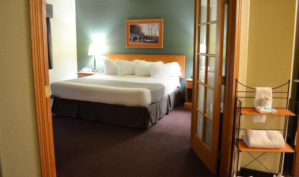 Fossil Creek Hotel & Suites Russell Luaran gambar