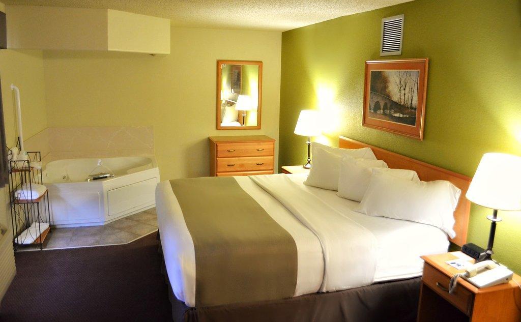 Fossil Creek Hotel & Suites Russell Luaran gambar
