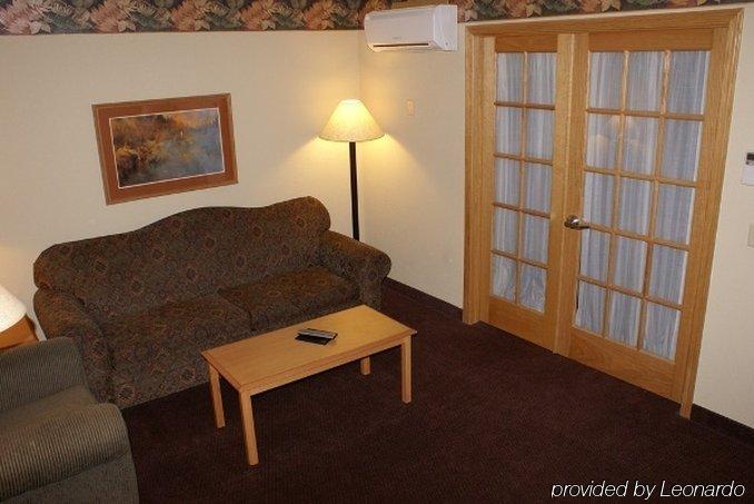 Fossil Creek Hotel & Suites Russell Bilik gambar