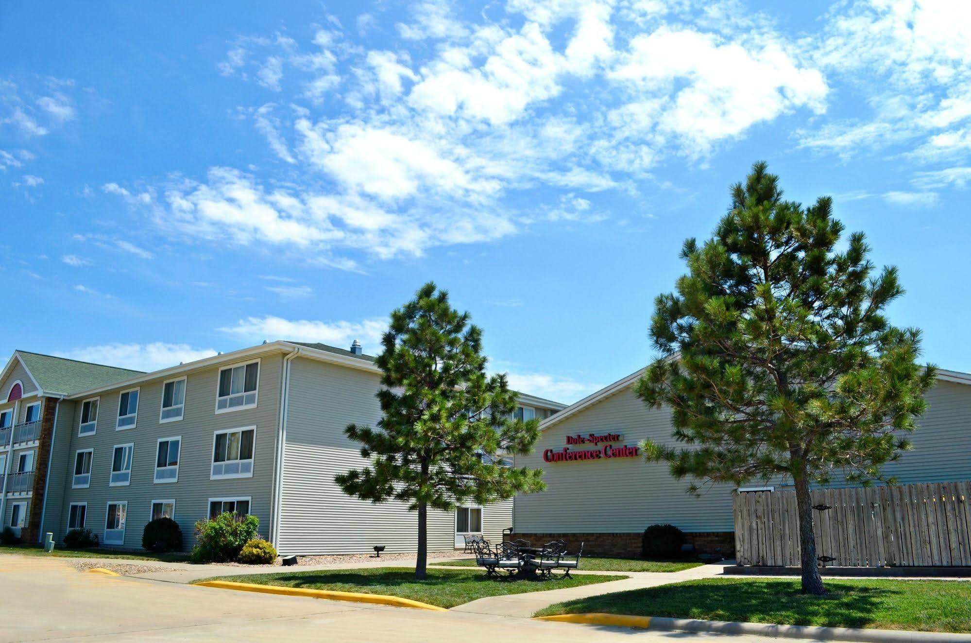 Fossil Creek Hotel & Suites Russell Luaran gambar